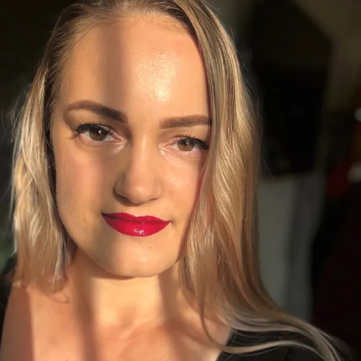 laurachannel8