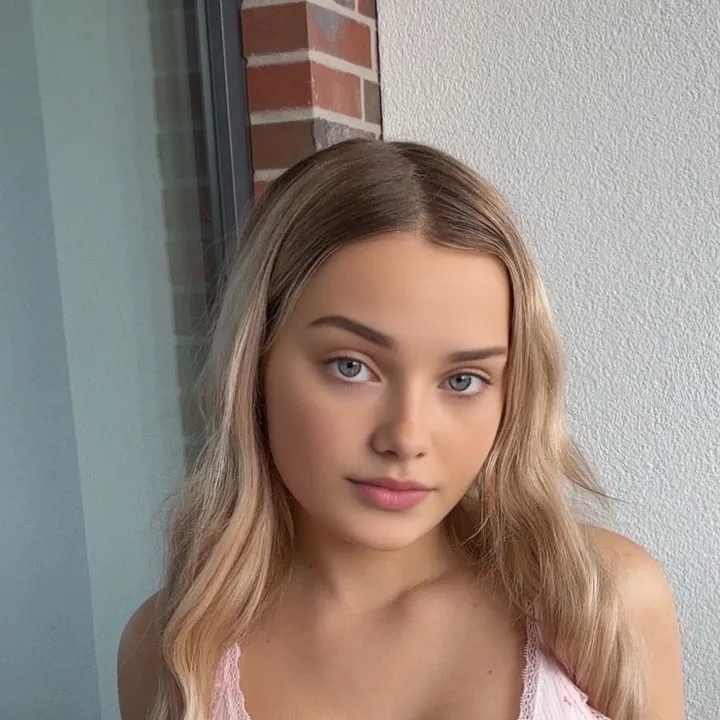 Anna Baiileys (@annabaiileys) - Urlebird