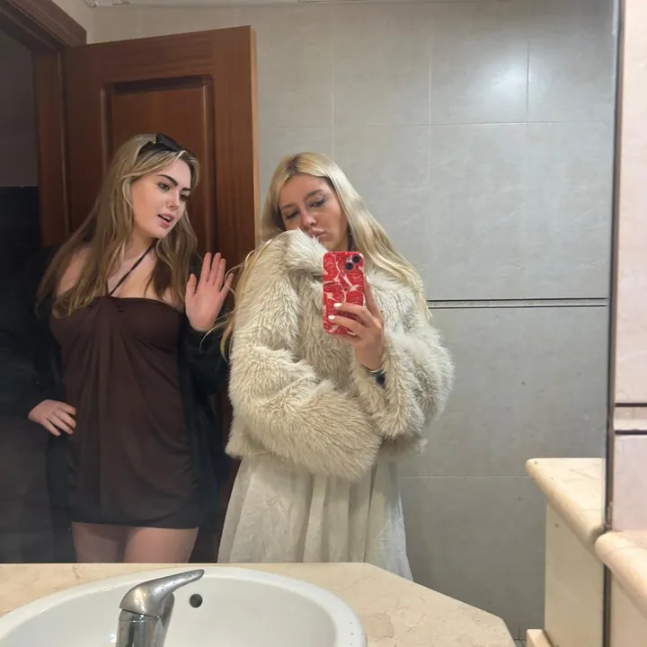 hollyoramadams___