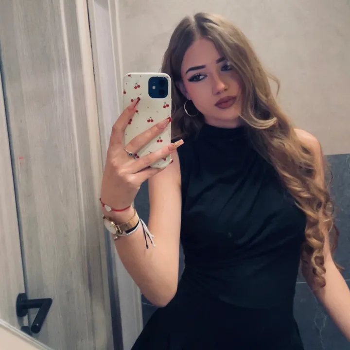 sara_stanic_
